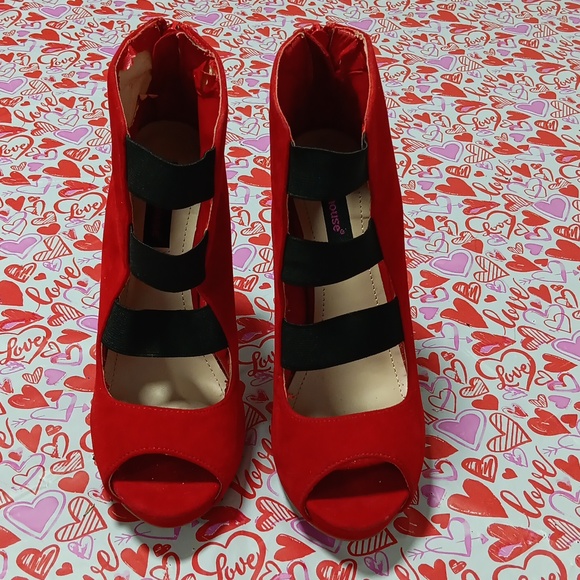 PreLoved Dollhouse Heels - Picture 3 of 6